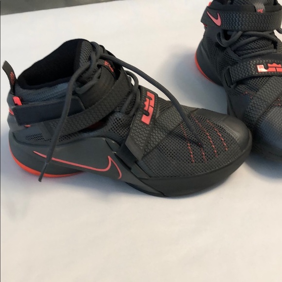 Sneakers - Picture 2 of 9